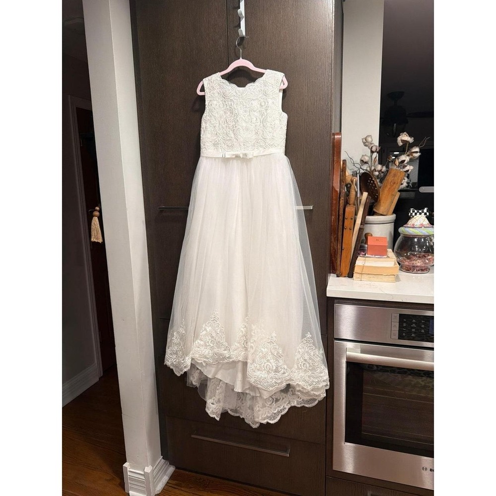 Girls White flower girl first communion lace dress size 8-9